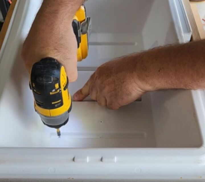 diy cooler stand, Attach the lids together with some short wood screws
