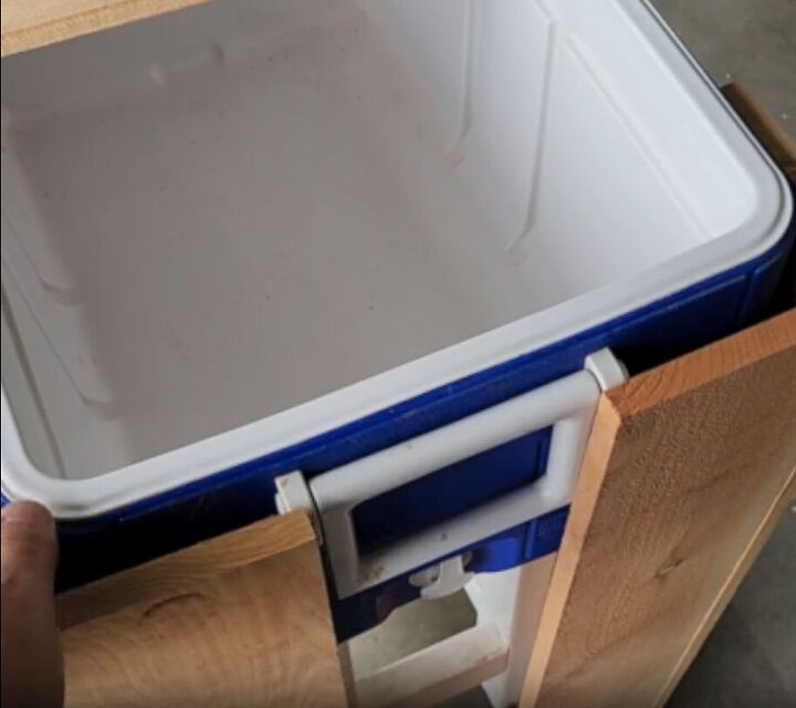 diy cooler stand, Placing two pairs of legs on the cooler s short end ensuring there s space for the handle