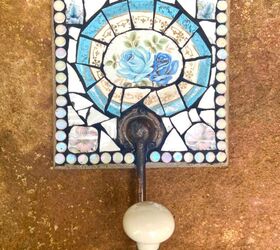 cmo hacer un perchero de mosaico con vajilla antigua, Percha de mosaico
