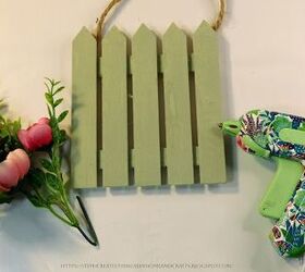 diy mini decoracin floral con piquetes de madera para colgar