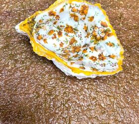 cmo crear un bonito plato de baratijas con conchas de ostras, Parches de tela