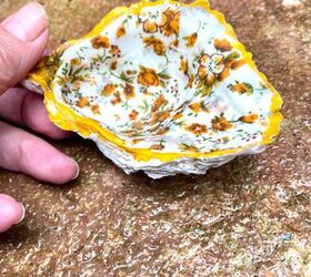 cmo crear un bonito plato de baratijas con conchas de ostras, Concha de ostra decoupage