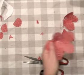cmo hacer una rosa de arpillera fcil tutorial, Rosa de tela de arpillera Aprende a hacer una rosa de arpillera super f cil en pocos minutos Flores de tela divertidas y f ciles de hacer