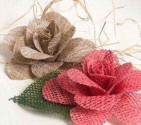 cmo hacer una rosa de arpillera fcil tutorial, Aprende a hacer una rosa de arpillera s per f cil en pocos minutos Divertidas flores de tela f ciles de hacer