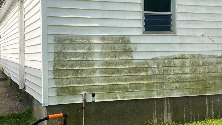 a simple guide to pressure washing siding