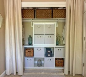 cmo ser creativo con tus armarios y organizarte, closet sin puerta terminado cambio de imagen organizacion usando cubos organizadores y cortinas