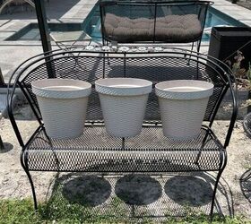 cmo cultivar lavanda en macetas, tres macetas ecol gicas de 12 pulgadas de color crema alineadas en una silla de patio