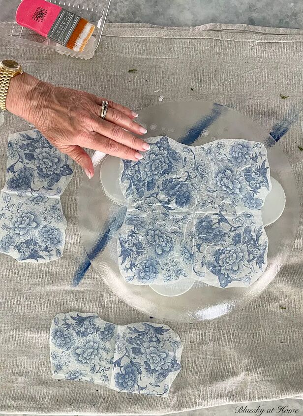 Como fazer decoupage em um prato de vidro | Hometalk