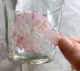 vaso de cristal con flores prensadas planchadas