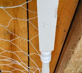 cmo hacer un enrejado de jardn de alambre de pollo, Foto de cerca del enrejado de alambre de gallinero DIY