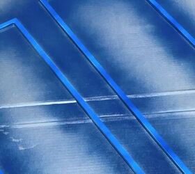 el mejor hack para un increble diy ikea bar cart, Las barandillas del carrito Ikea han sido pintadas con una primera mano de pintura azul marino
