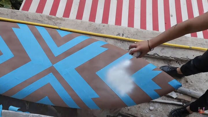 how to paint a surfboard with spray paint, Spray painting the surfboard white