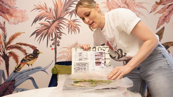 sun printing on fabric, Pressing the plants