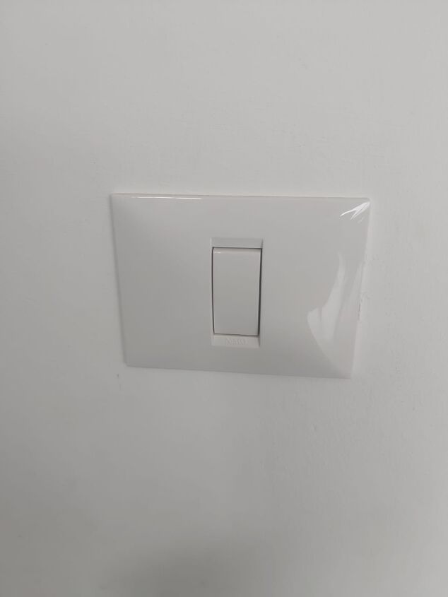 my light switch won t work unless other switch is on why