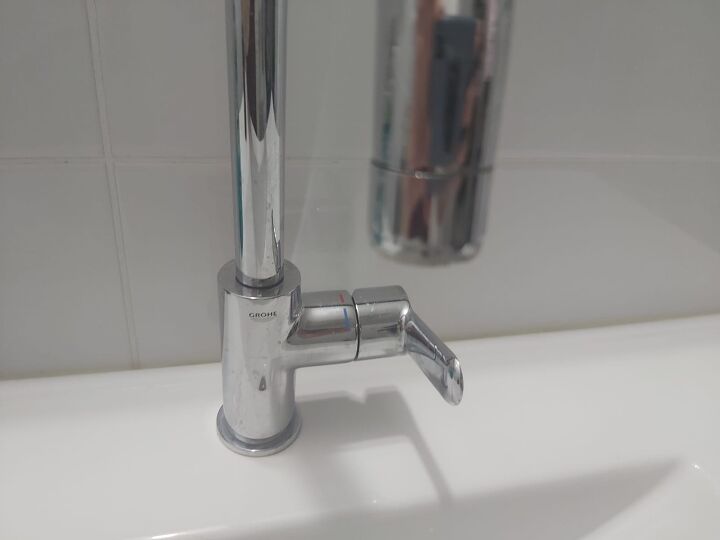 how to remove calcium buildup on faucet