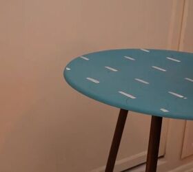 side table makeover, Painting lines on the side table