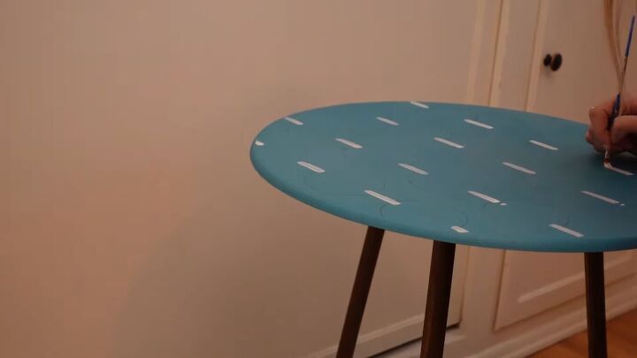 side table makeover, Painting lines on the side table