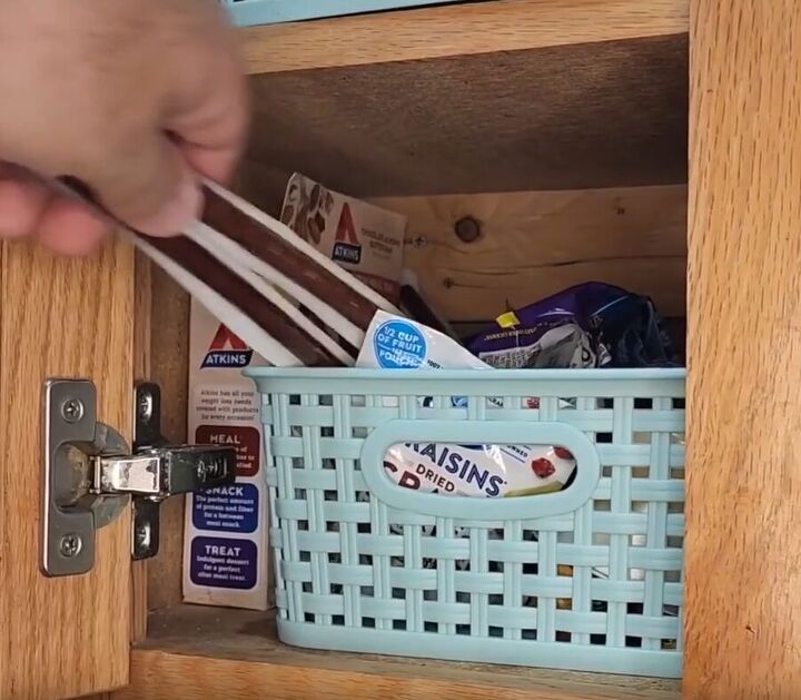 Messy snack storage bin