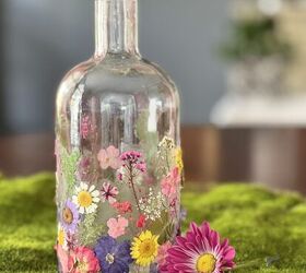 el florero prensado ms fcil de decorar para tu cocina, Un jarr n de flores expuesto como decoraci n en una mesa de cocina