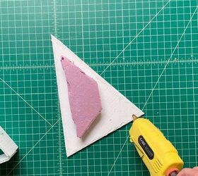 haz un molde triangular para una maceta de cemento para una maceta de bricolaje, pegar la tapa del molde interior