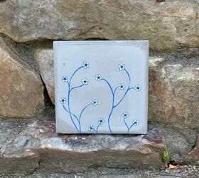 crea un bonito azulejo de hormign para exteriores, Al aire libre DIY azulejo de la pared de hormig n con flores contra las piedras