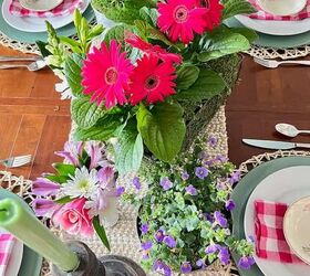 centro de mesa fcil con flores anuales, Centro de mesa D a de la Madre con Gerberas rosa brillante y flores moradas