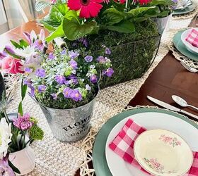 centro de mesa fcil con flores anuales, Centro de mesa para el D a de la Madre con servilletas de cuadros rosas y blancas