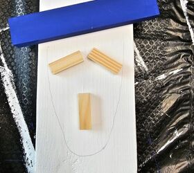 fcil manualidad de madera para un centro de mesa patritico, creando la cara