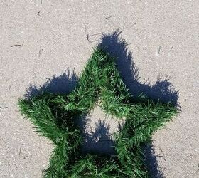 guirnalda de estrellas rpida y fcil, Corona en forma de estrella de 5 puntas con vegetaci n de imitaci n