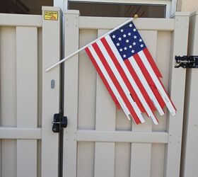 decoracin de la bandera americana al aire libre chatarra de madera upcycle, Colgada en nuestra puerta exterior