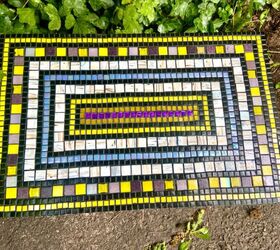 Cómo alegrar una vieja mesa de centro con un colorido mosaico