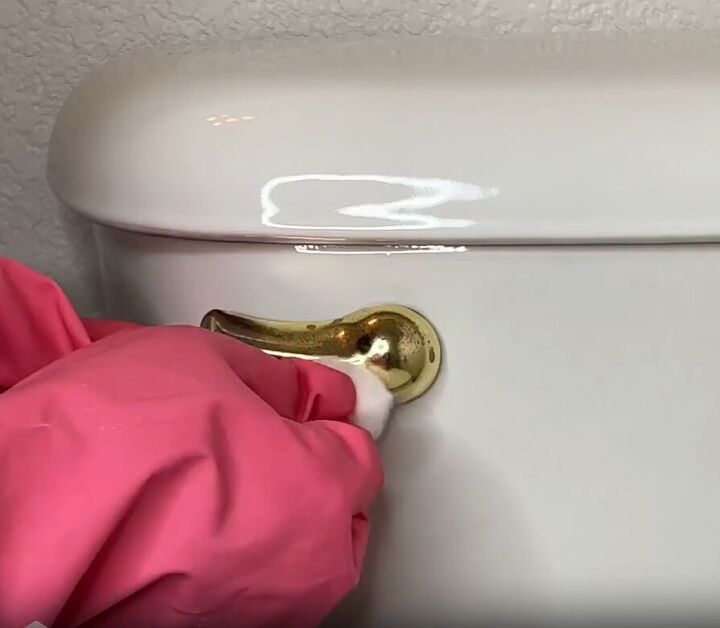 toilet cleaning hacks, Polish the toilet handle with baby oil