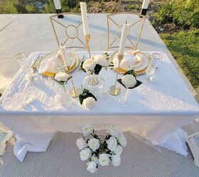 ideas de mesas corazn para tu boda te encantarn, Mesa para novios con manteler a blanca y decoraci n en blanco y dorado