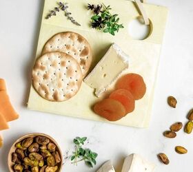 diy mini tablas de queso de yeso, mini tablas de quesos de escayola con surtido de quesos frutas frutos secos y crackers