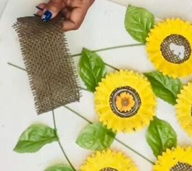 decoracin de otoo con girasoles rsticos usando estacas solares reutilizadas de dollar