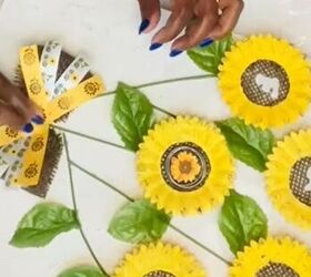 decoracin de otoo con girasoles rsticos usando estacas solares reutilizadas de dollar