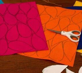 corona otoal de fieltro, Oh So Lovely Blog comparte un divertido y f cil tutorial DIY de una corona de hojas de fieltro Perfecta para la temporada