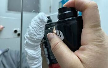 How to Clean Mirrors With Shaving Cream and Water