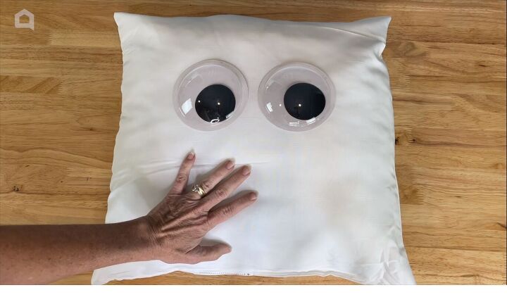 DIY ghost pillow for Halloween