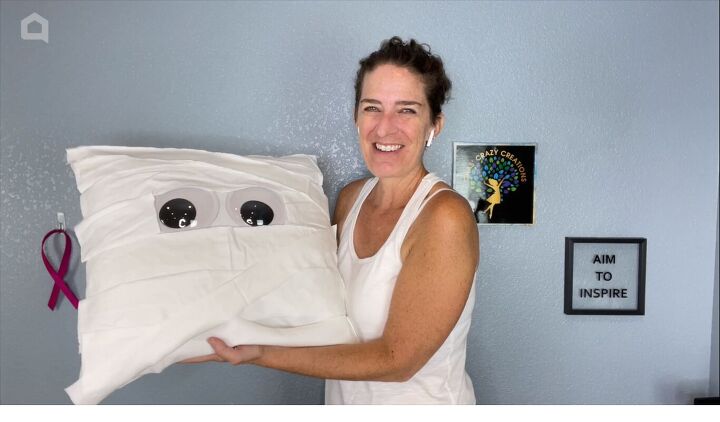 DIY mummy pillow for Halloween