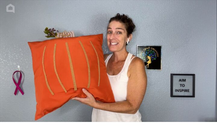 DIY pumpkin throw pillow for fall