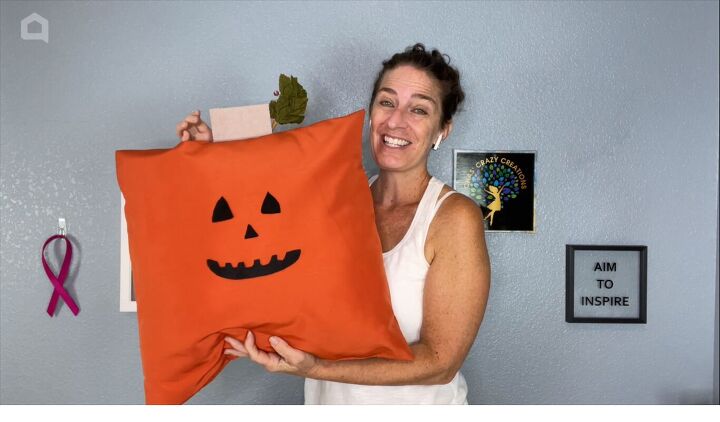 DIY jack-o-lantern throw pillow for Halloween