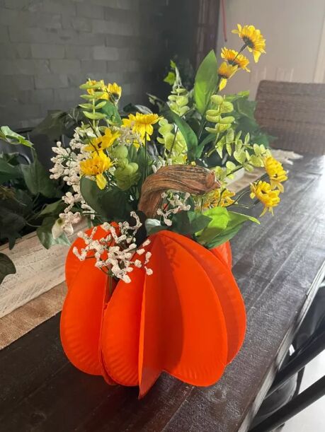 Paper plate pumpkin centerpiece