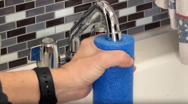 floor cleaning hacks, Pool noodle hose hack
