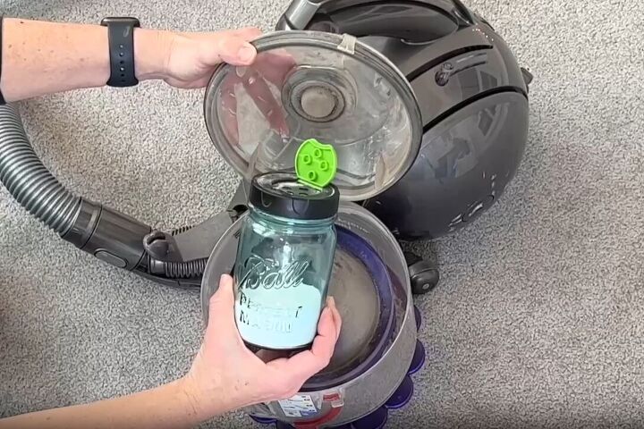 floor cleaning hacks, Eliminate odors in your vacuum