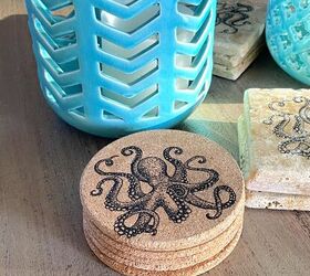 renovacin de posavasos de corcho teido con la xtool m1, pila de posavasos de corcho Octopus grabados con l ser