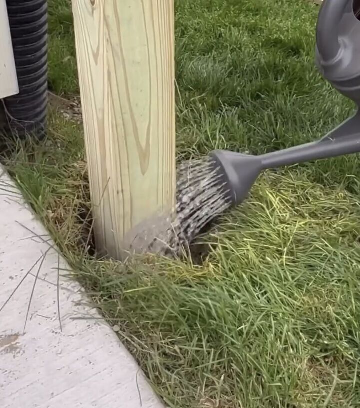 diy privacy screens outdoor, Adding water to the cement