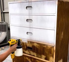 Priming the chest of drawers
