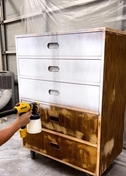 Priming the chest of drawers