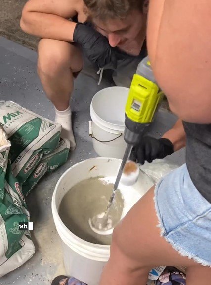 diy concrete bathroom countertops, Mixing concrete